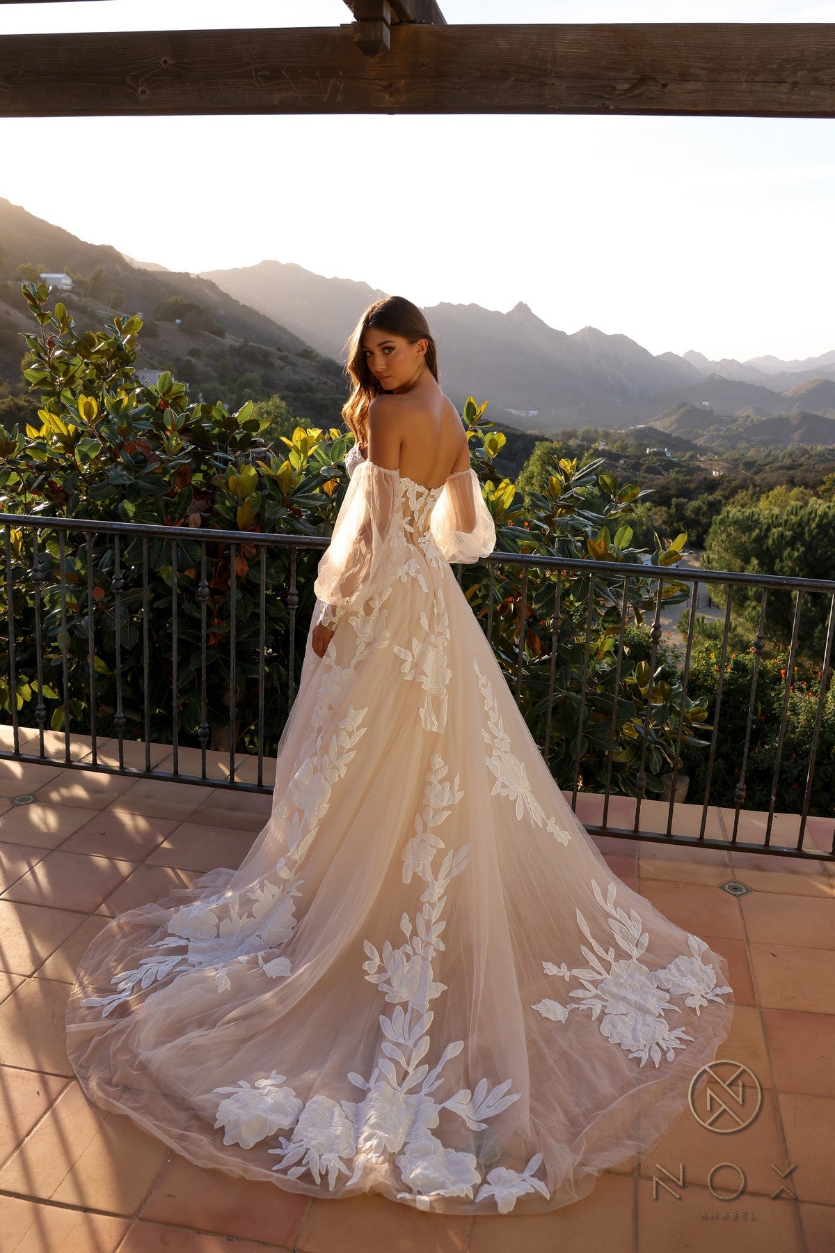 Radiant Detailed Floral Embroidery Tulle Wedding Gown for Elegant Wedding NXJE990L