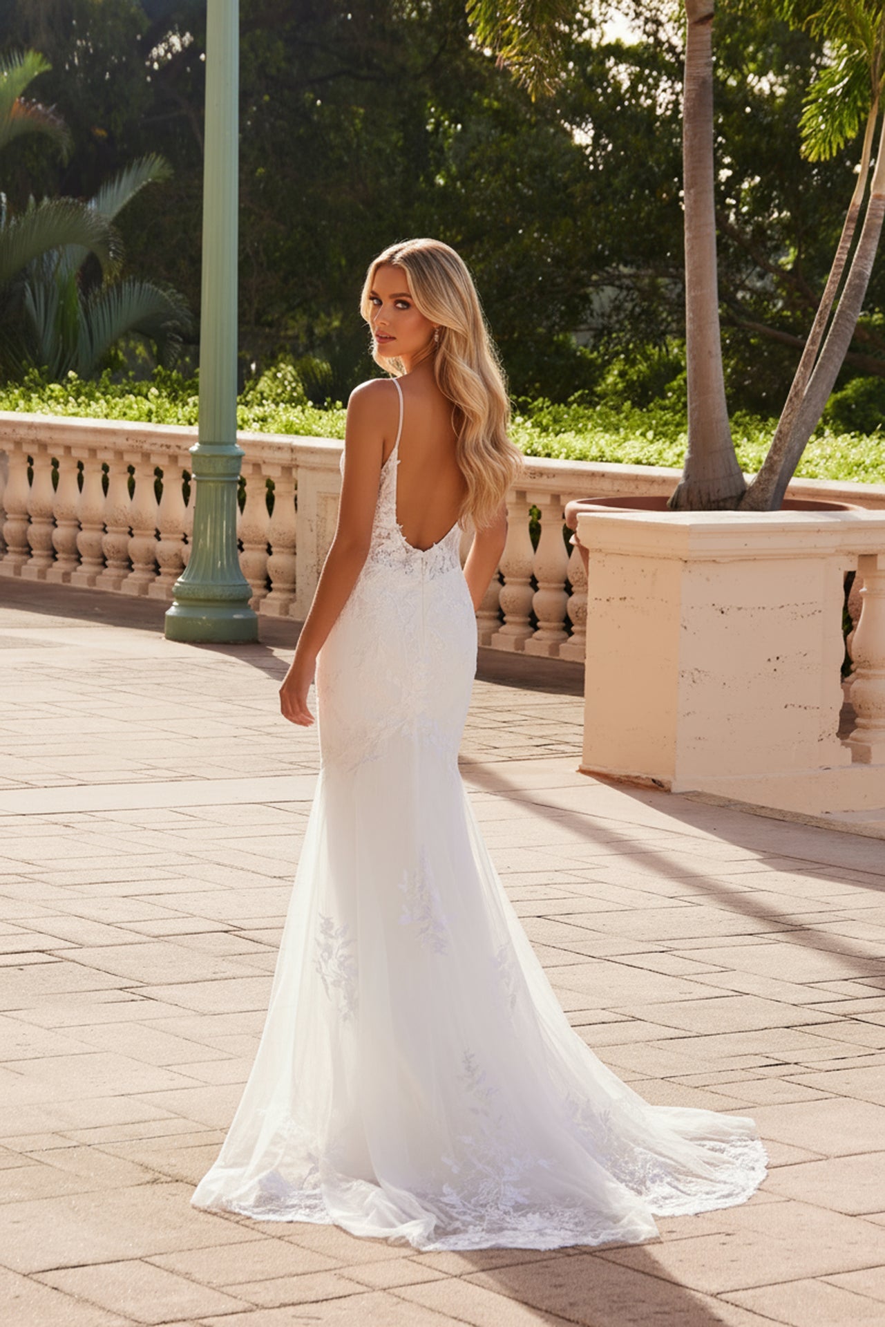 Exquisite Detailed Floral Embroidery Tulle Wedding Gown for Elegant Wedding NXJW239