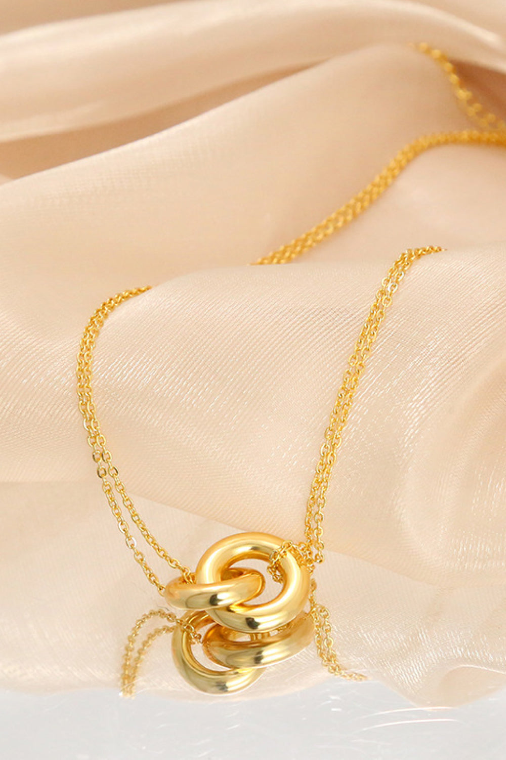 Linked Ring Pendant Chain Necklace-2