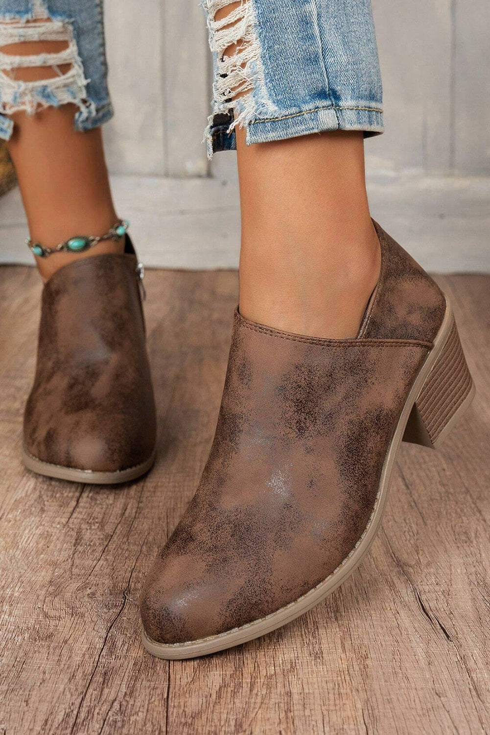 Tulip Opening Suede Ankle Boots-3