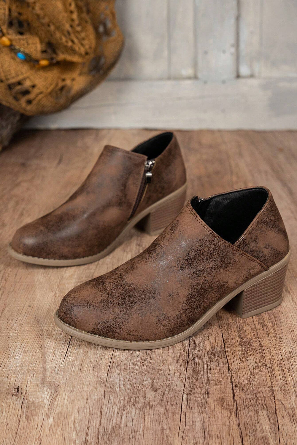 Tulip Opening Suede Ankle Boots-4