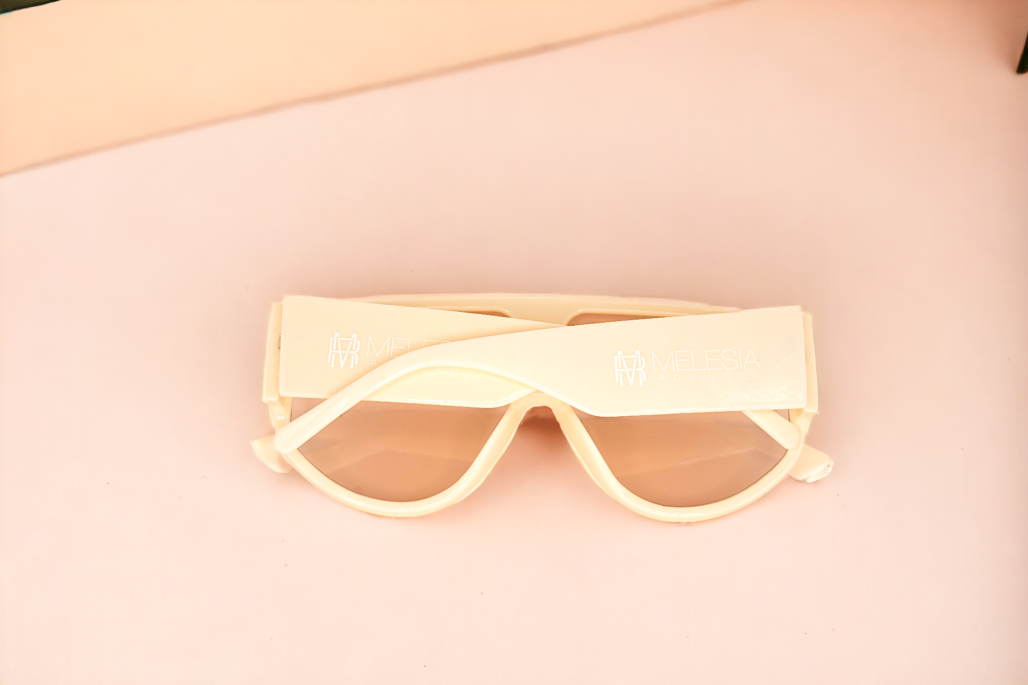 Beige Retro Oversized  Sunglasses-3