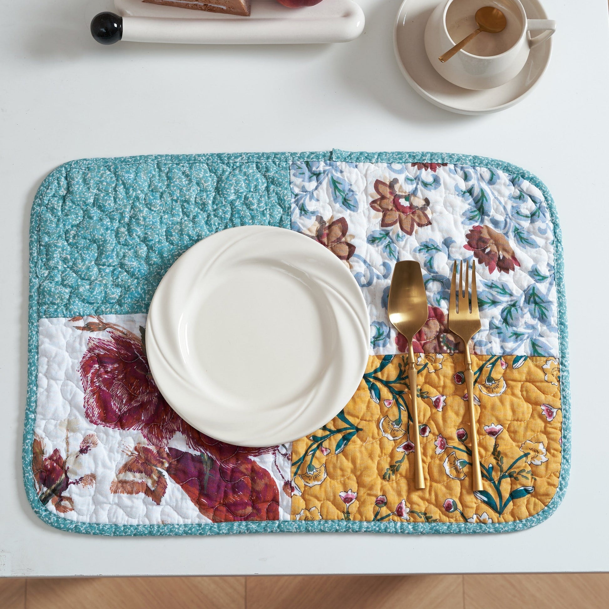 Tache Old World Garden Pastel Blue Yellow Red Hummingbirds Cotton Patchwork Placemats (JHW-936)-0