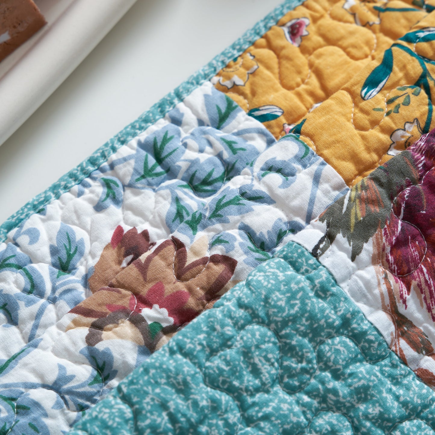 Tache Old World Garden Pastel Blue Yellow Red Hummingbirds Cotton Patchwork Placemats (JHW-936)-3
