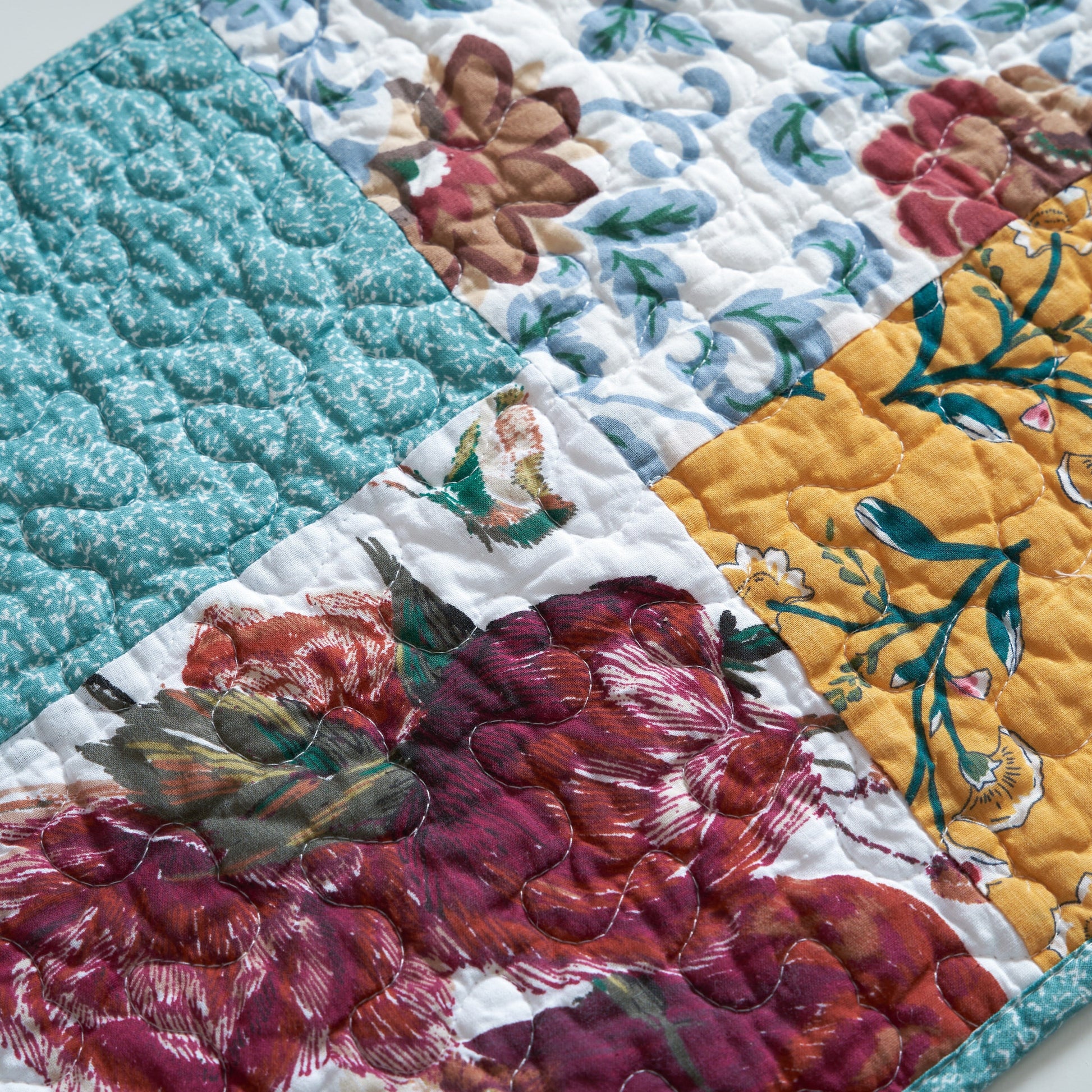 Tache Old World Garden Pastel Blue Yellow Red Hummingbirds Cotton Patchwork Placemats (JHW-936)-2