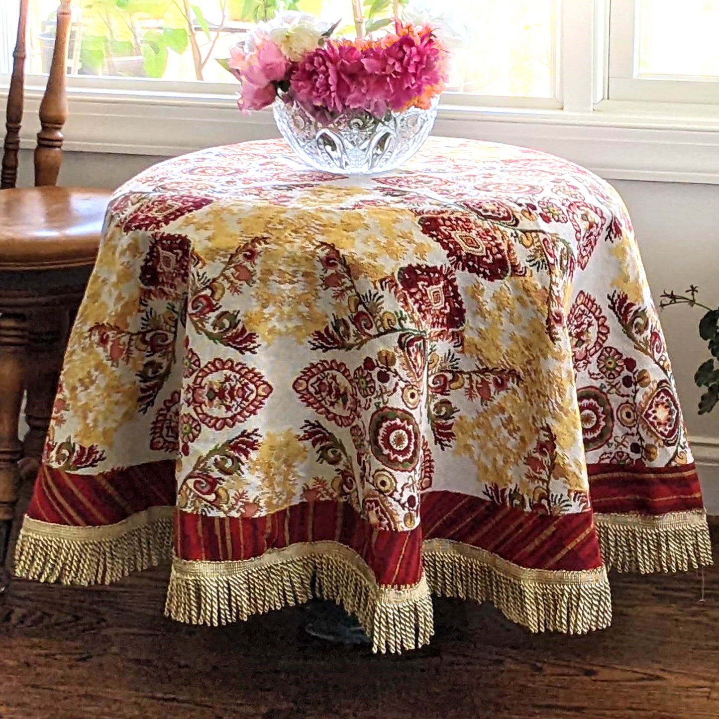 Tache Elegant Burgundy Ornate Paisley Woven Tapestry Tablecloth (18194)-1