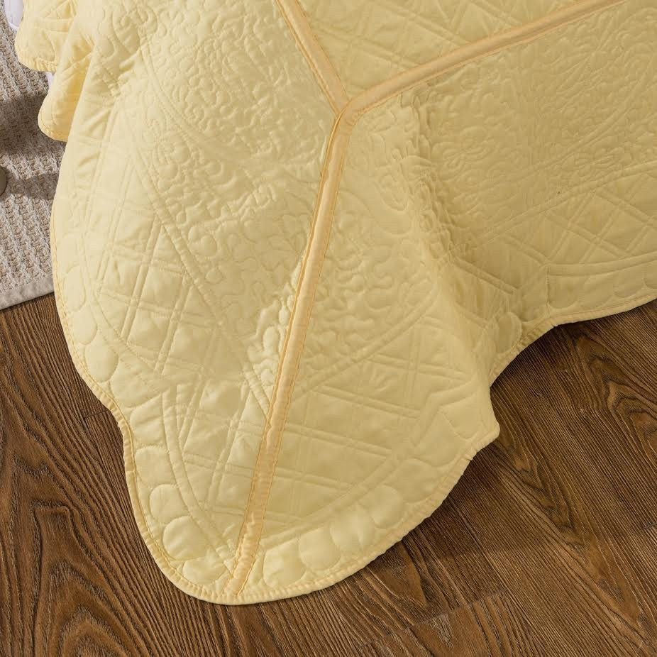 Tache Buttercup Puffs Yellow Diamond Matelasse Scalloped Quilt Set (YELLEMDES)-2