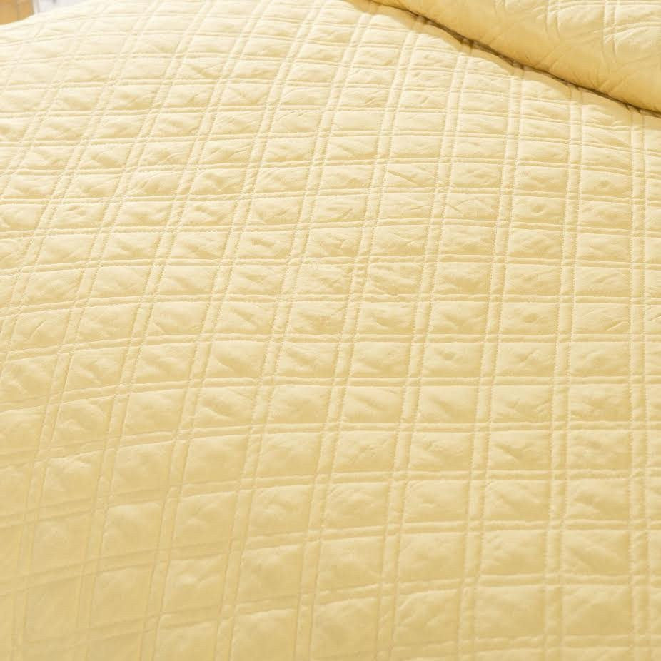 Tache Buttercup Puffs Yellow Diamond Matelasse Scalloped Quilt Set (YELLEMDES)-4