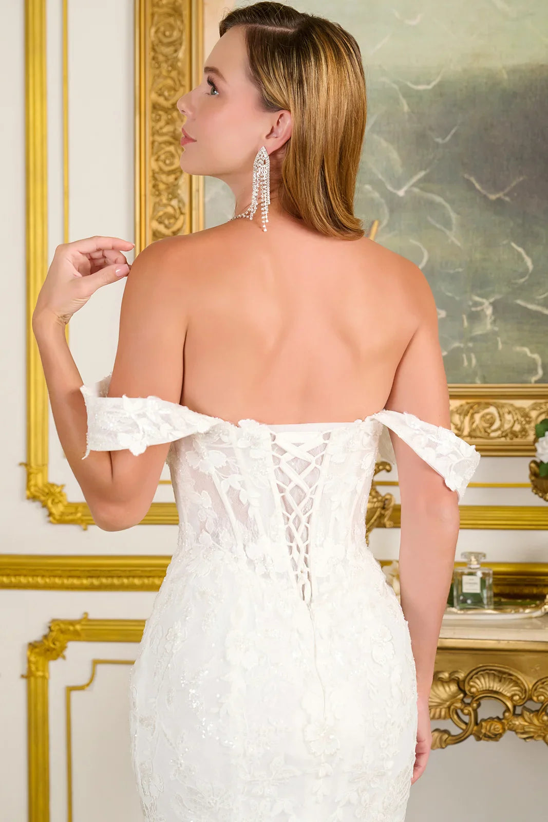 Fitted Wedding Dress With Detachable Straps And Corset Bodice With V-Neck-4