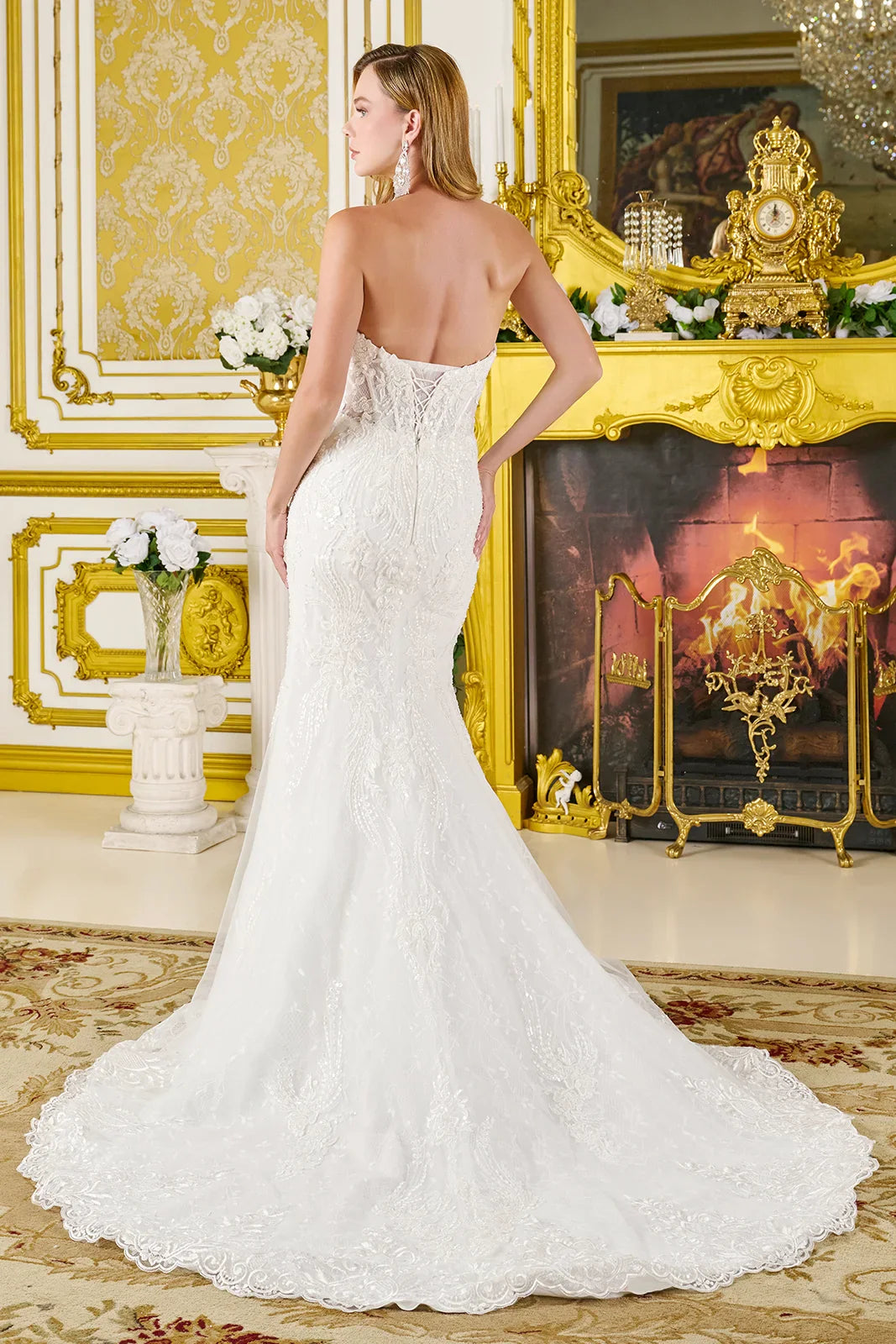 Trumpet Silhouette Wedding Gown Strapless, Sweetheart Neckline-2
