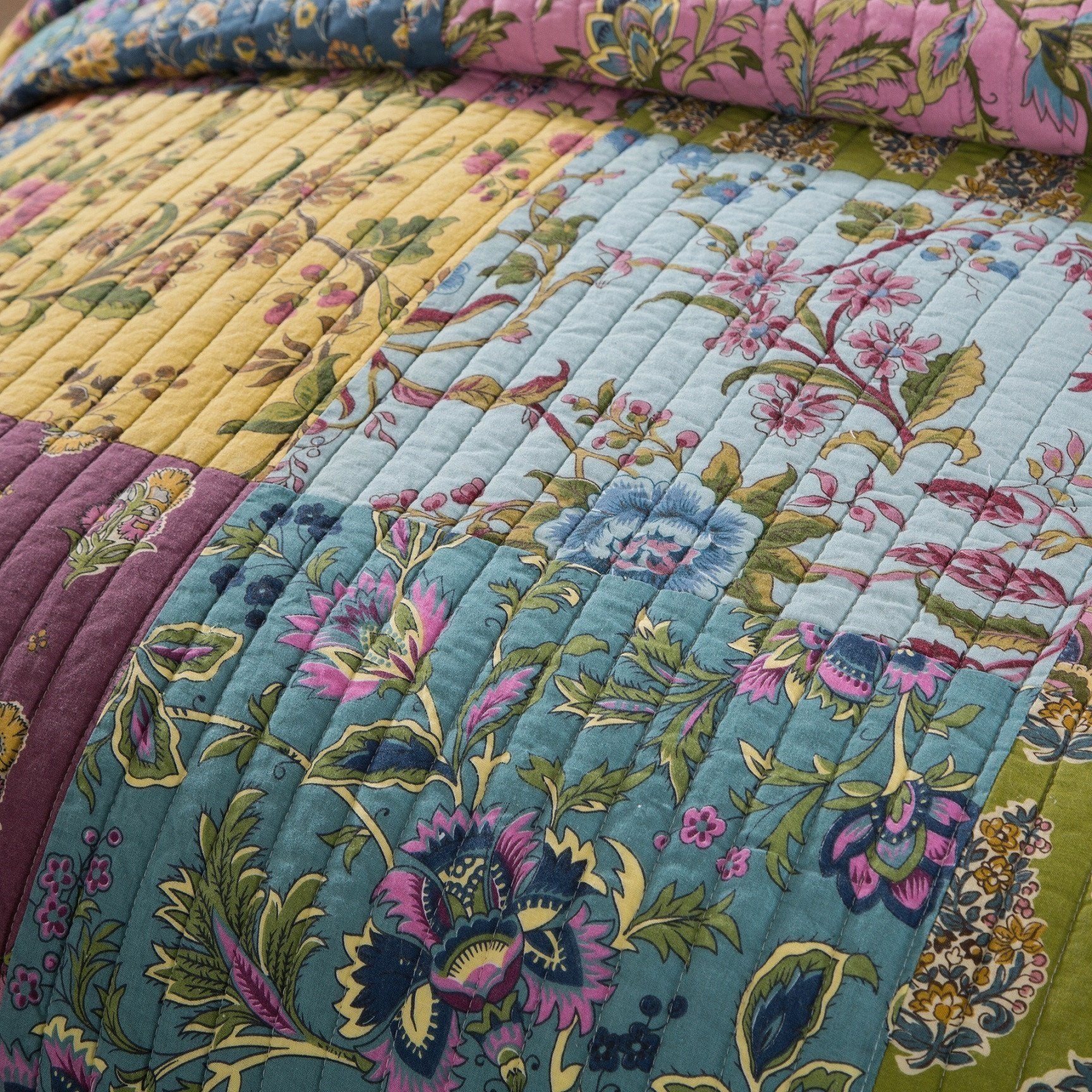 Tache Cotton Bohemian Carnival Garden Quilted Patchwork Bedspread Set (JHW-676)-1